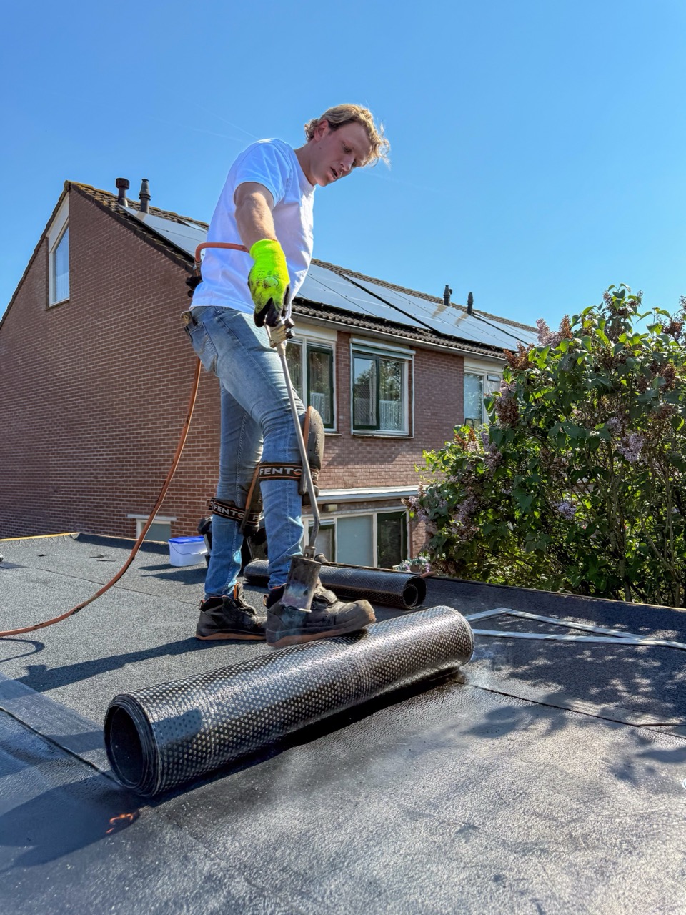 Dakwerkzaamheden in Elst