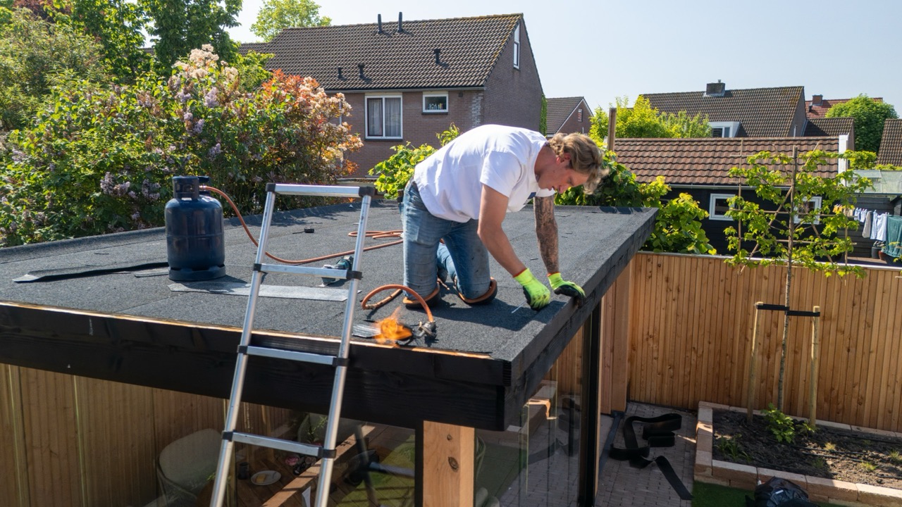 Dakwerkzaamheden in Lienden
